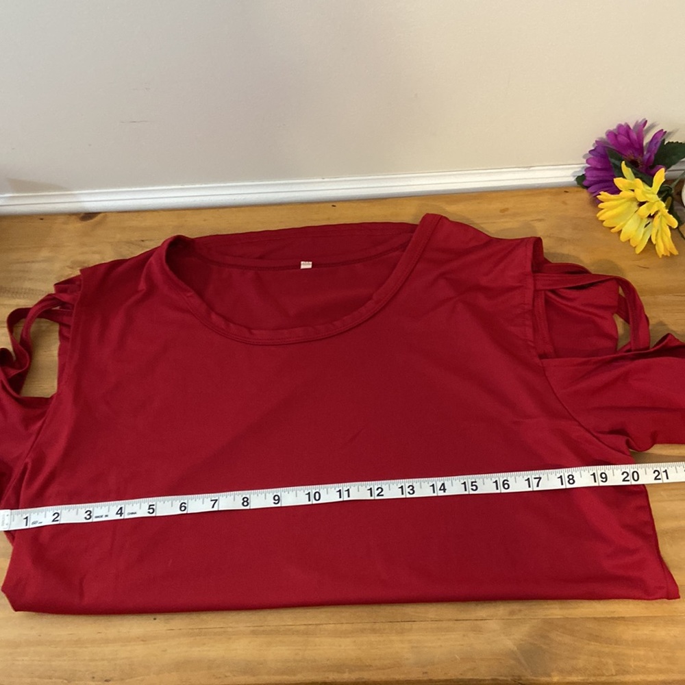 Red cold shoulder top XL Guc - Picture 5 of 11